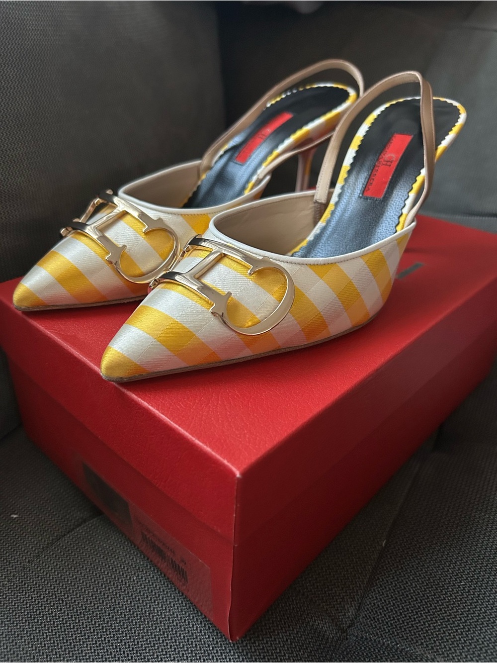 CH Carolina Herrera yellow striped satin slingback insignia logo heels 39 NIB - Picture 2 of 5